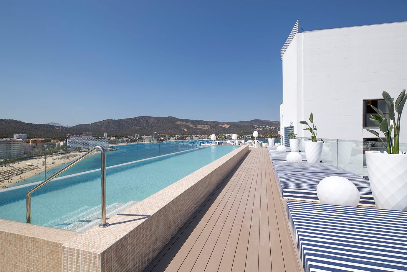 FERGUS Style Tobago Sky pool Palmanova