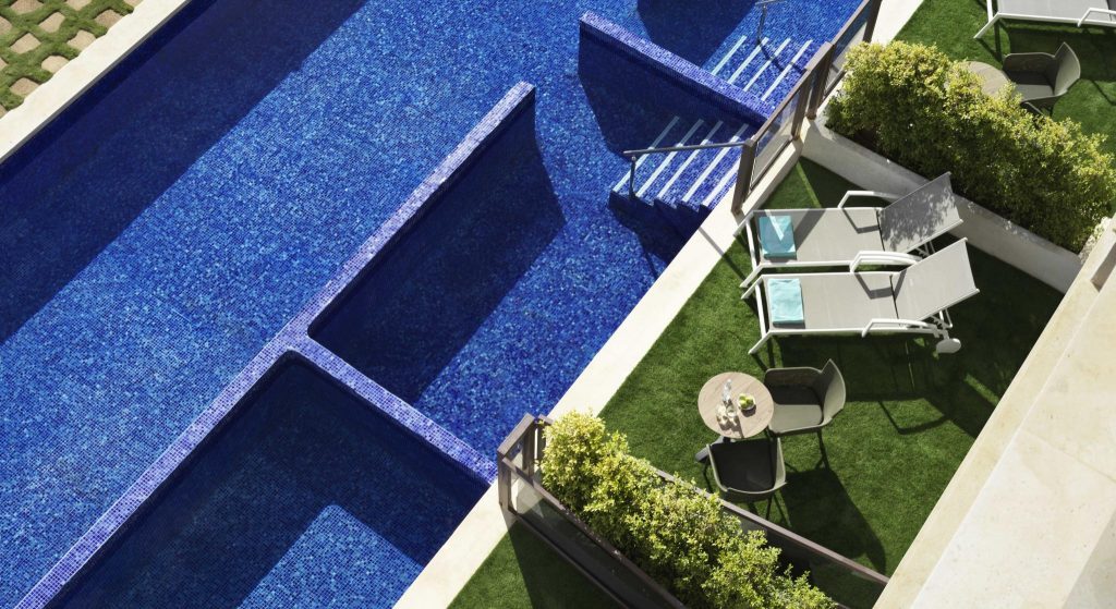 Zafiro Palace Palmanova swim up terrace