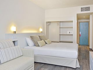 Sol Palmanova I family room